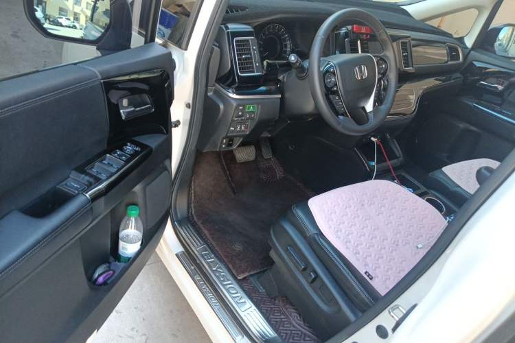 Used Honda Elysion 2019 2.0L Hybrid Luxury Edition Driver Seat