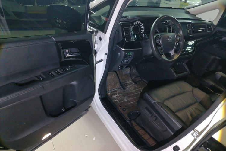 Used Honda Elysion 2019 2.0L Hybrid Luxury Edition Driver Seat