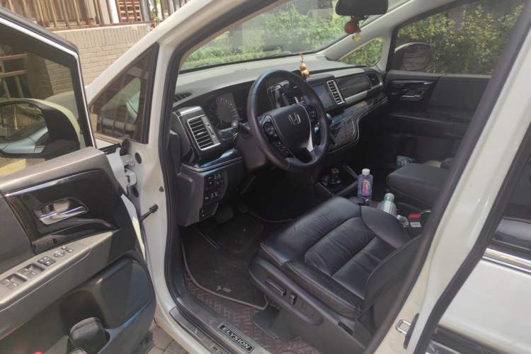 Used Honda Elysion 2019 2.0L Hybrid Supreme Edition Driver Seat