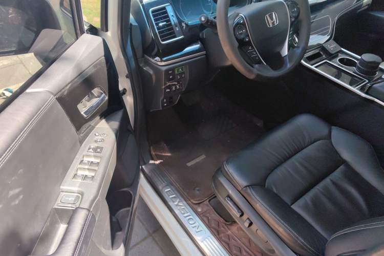 Used Honda Elysion 2019 2.0L Hybrid Luxury Edition Driver Seat