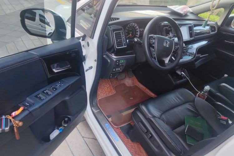 Used Honda Elysion 2019 2.0L Hybrid Luxury Edition Driver Seat