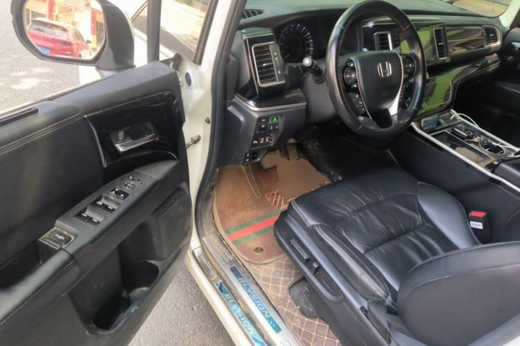 Used Honda Elysion 2019 2.0L Hybrid Luxury Edition Driver Seat