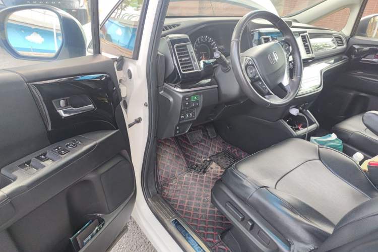 Used Honda Elysion 2019 2.0L Hybrid Comfort Edition Driver Seat