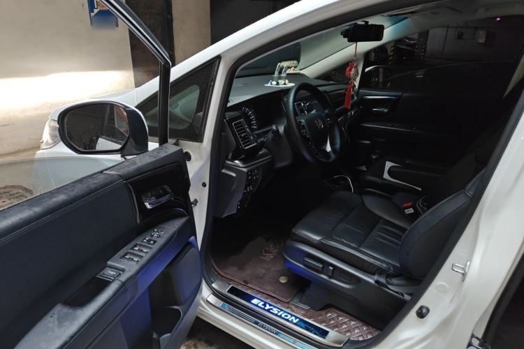 Used Honda Elysion 2019 2.0L Hybrid Luxury Edition Driver Seat