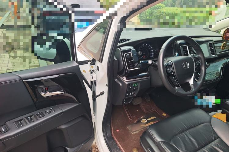 Used Honda Elysion 2019 2.0L Hybrid Luxury Edition Driver Seat