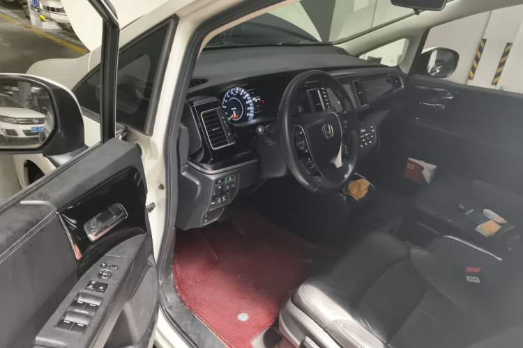 Used Honda Elysion 2019 2.0L Hybrid Supreme Edition Driver Seat