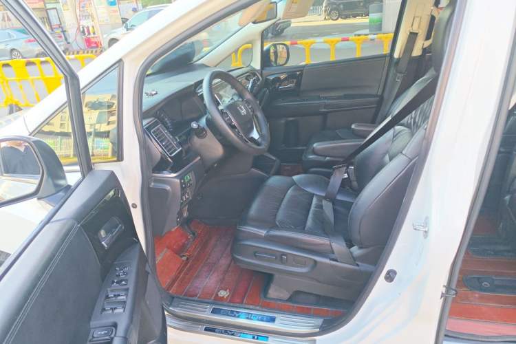 Used Honda Elysion 2019 2.0L Hybrid Luxury Edition Driver Seat