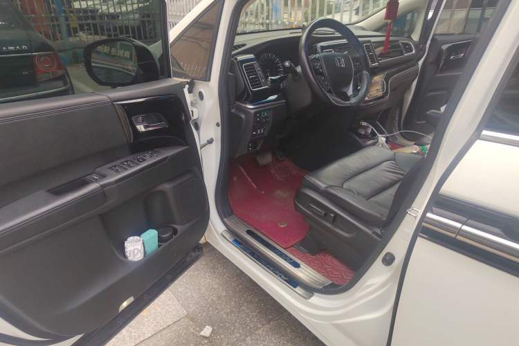 Used Honda Elysion 2019 2.0L Hybrid Luxury Edition Driver Seat