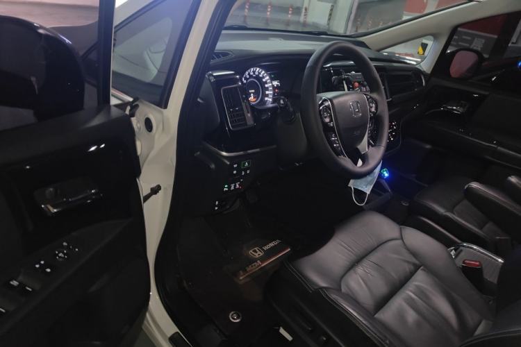 Used Honda Elysion 2019 2.0L Hybrid Luxury Edition Driver Seat