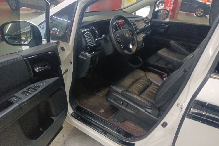 Used Honda Elysion 2019 2.0L Hybrid Supreme Edition Driver Seat