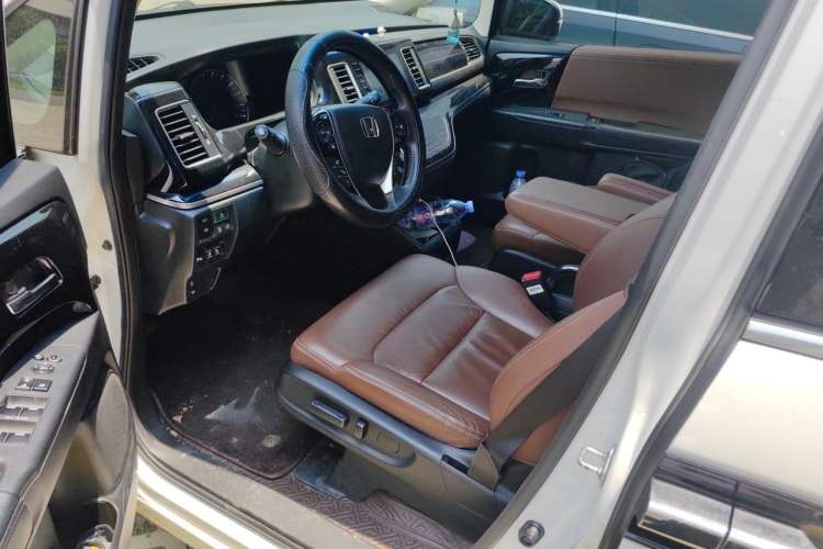 Used Honda Elysion 2019 2.0L Hybrid Supreme Edition Driver Seat