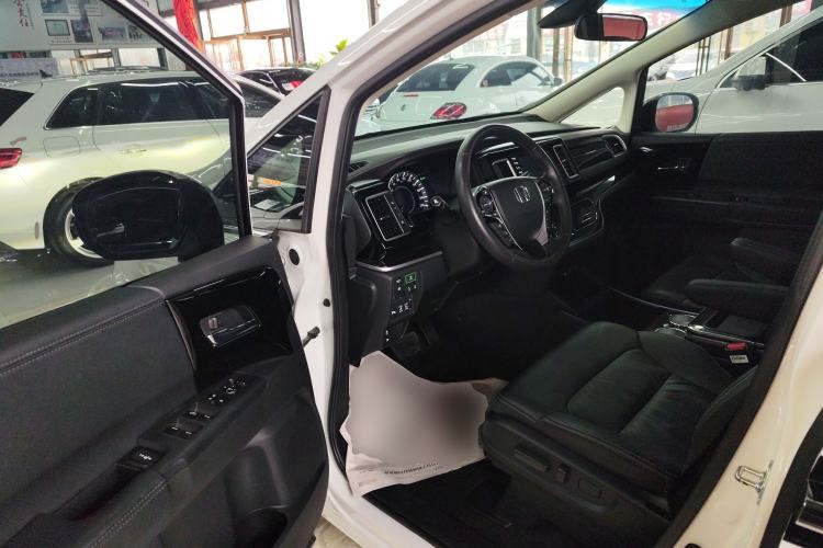 Used Honda Elysion 2019 2.0L Hybrid Luxury Edition Driver Seat