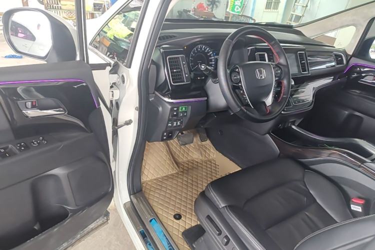 Used Honda Elysion 2019 2.0L Hybrid Luxury Edition Driver Seat