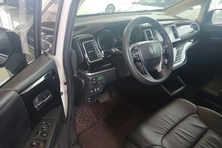 Used Honda Elysion 2019 2.0L Hybrid Luxury Edition Driver Seat