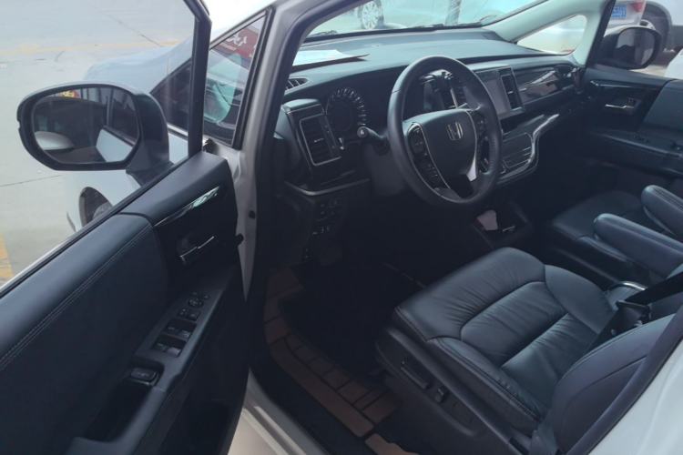 Used Honda Elysion 2019 2.0L Hybrid Luxury Edition Driver Seat