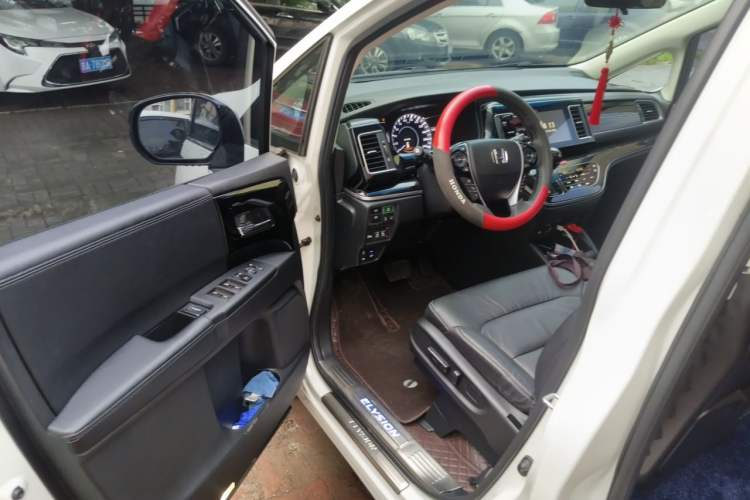 Used Honda Elysion 2019 2.0L Hybrid Luxury Edition Driver Seat