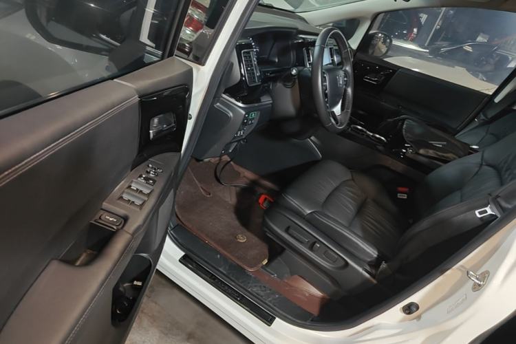 Used Honda Elysion 2019 2.0L Hybrid Luxury Edition Driver Seat