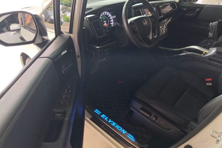 Used Honda Elysion 2019 2.0L Hybrid Luxury Edition Driver Seat