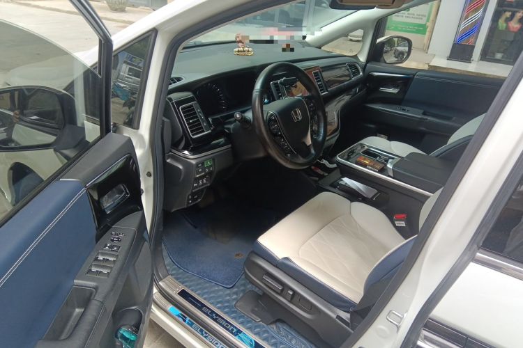 Used Honda Elysion 2019 2.0L Hybrid Comfort Edition Driver Seat