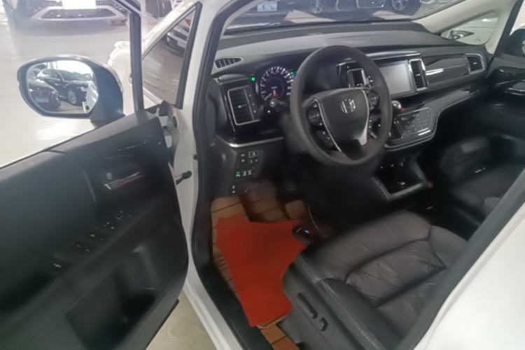 Used Honda Elysion 2019 2.0L Hybrid Luxury Edition Driver Seat