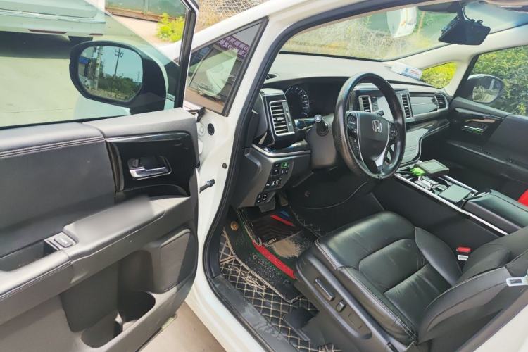 Used Honda Elysion 2019 2.0L Hybrid Luxury Edition Driver Seat