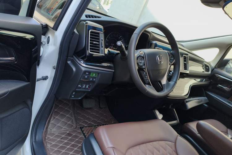 Used Honda Elysion 2019 2.0L Hybrid Comfort Edition Driver Seat