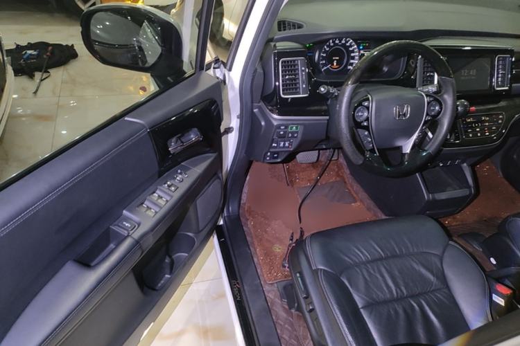 Used Honda Elysion 2019 2.0L Hybrid Comfort Edition Driver Seat