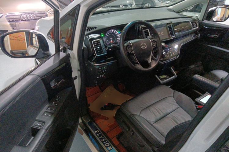 Used Honda Elysion 2019 2.0L Hybrid Luxury Edition Driver Seat