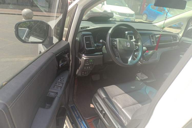 Used Honda Elysion 2019 2.0L Hybrid Supreme Edition Driver Seat
