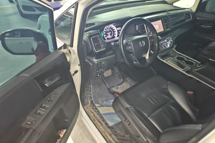 Used Honda Elysion 2019 2.0L Hybrid Supreme Edition Driver Seat