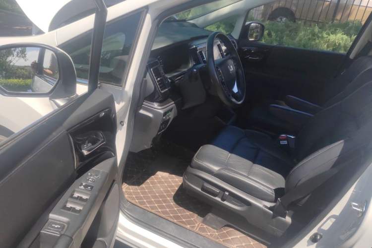 Used Honda Elysion 2019 2.0L Hybrid Luxury Edition Driver Seat