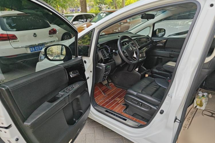 Used Honda Elysion 2019 2.0L Hybrid Luxury Edition Driver Seat