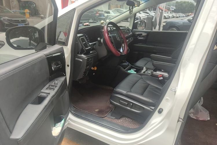 Used Honda Elysion 2019 2.0L Hybrid Luxury Edition Driver Seat