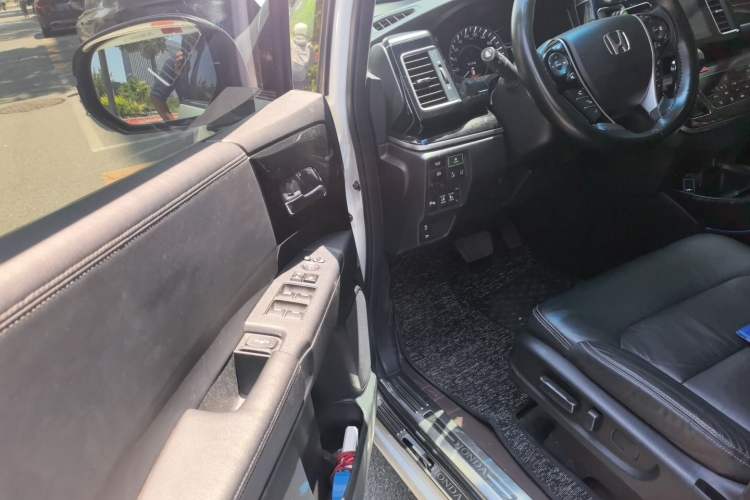 Used Honda Elysion 2019 2.0L Hybrid Luxury Edition Driver Seat