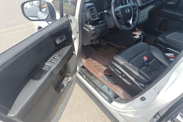 Used Honda Elysion 2019 2.0L Hybrid Supreme Edition Driver Seat