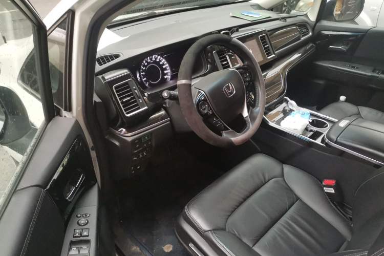 Used Honda Elysion 2019 2.0L Hybrid Luxury Edition Driver Seat