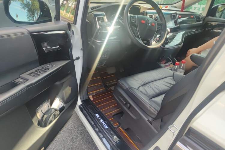 Used Honda Elysion 2019 2.0L Hybrid Luxury Edition Driver Seat