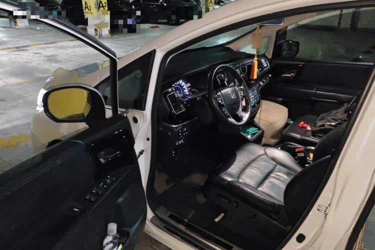 Used Honda Elysion 2019 2.0L Hybrid Luxury Edition Driver Seat
