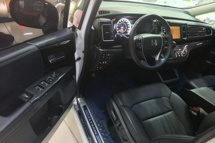 Used Honda Elysion 2019 2.0L Hybrid Luxury Edition Driver Seat