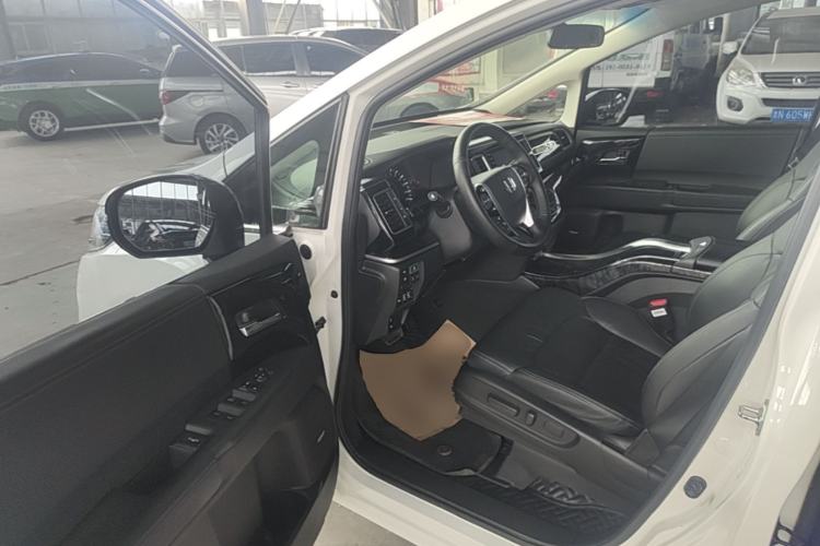 Used Honda Elysion 2019 2.0L Hybrid Comfort Edition Driver Seat