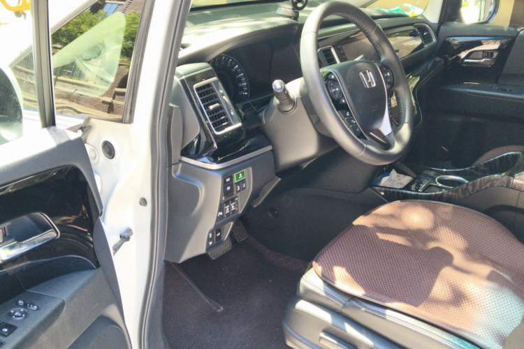 Used Honda Elysion 2019 2.0L Hybrid Luxury Edition Driver Seat