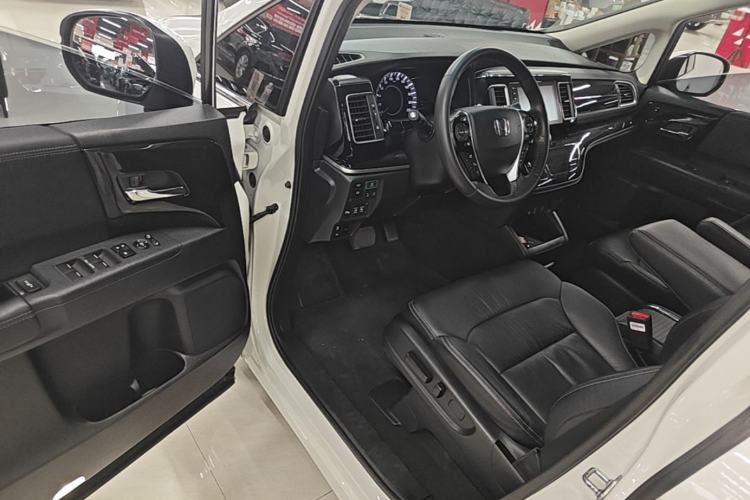 Used Honda Elysion 2019 2.0L Hybrid Supreme Edition Driver Seat