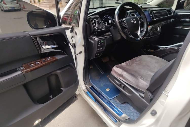 Used Honda Elysion 2019 2.0L Hybrid Luxury Edition Driver Seat
