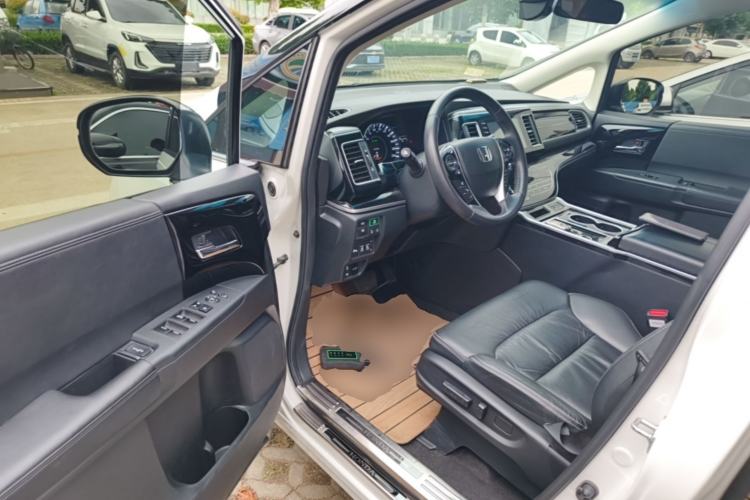 Used Honda Elysion 2019 2.0L Hybrid Luxury Edition Driver Seat