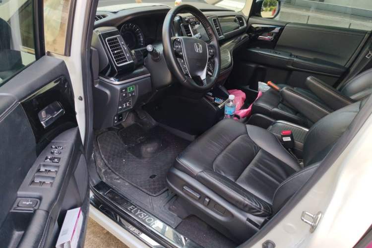 Used Honda Elysion 2019 2.0L Hybrid Luxury Edition Driver Seat