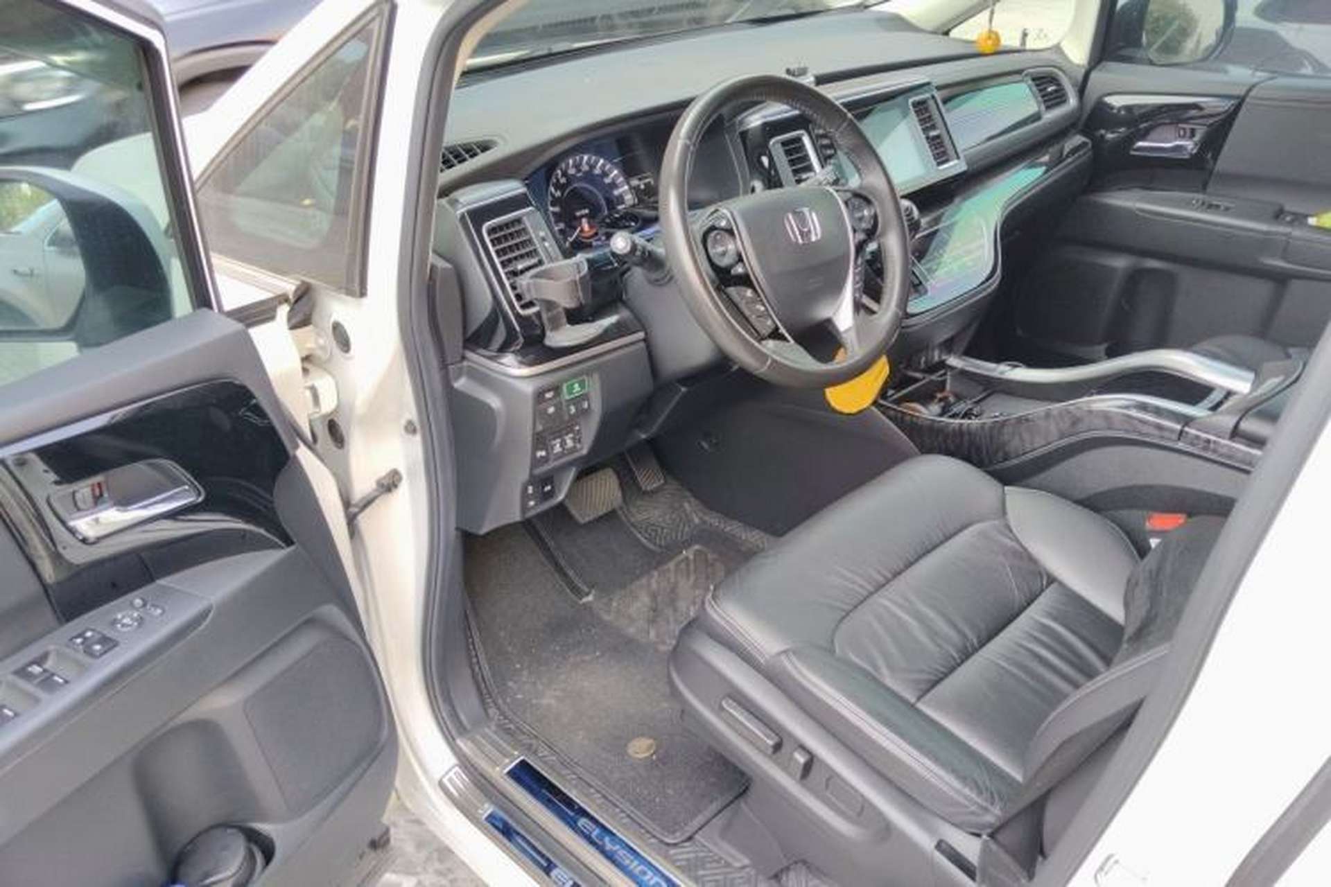 Used Honda Elysion 2019 2.0L Hybrid Luxury Edition Driver Seat
