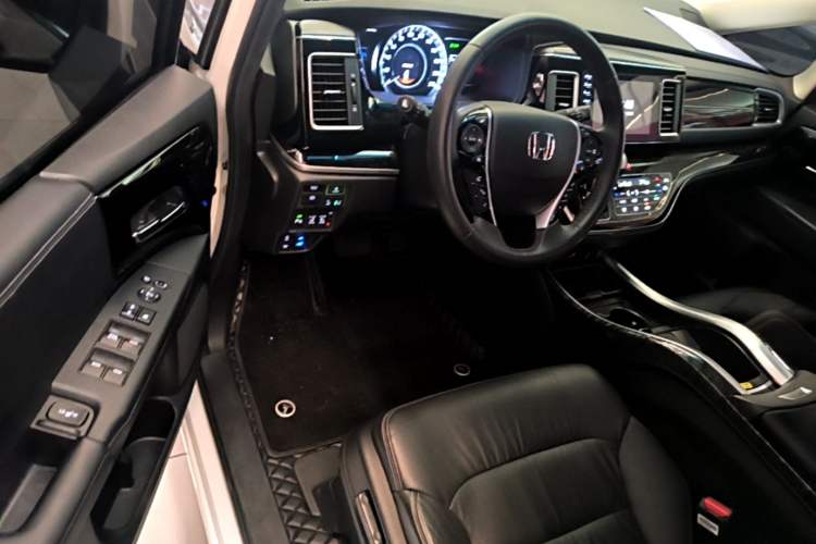 Used Honda Elysion 2019 2.0L Hybrid Supreme Edition Driver Seat
