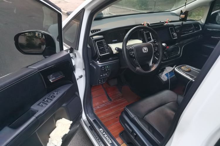 Used Honda Elysion 2019 2.0L Hybrid Comfort Edition Driver Seat