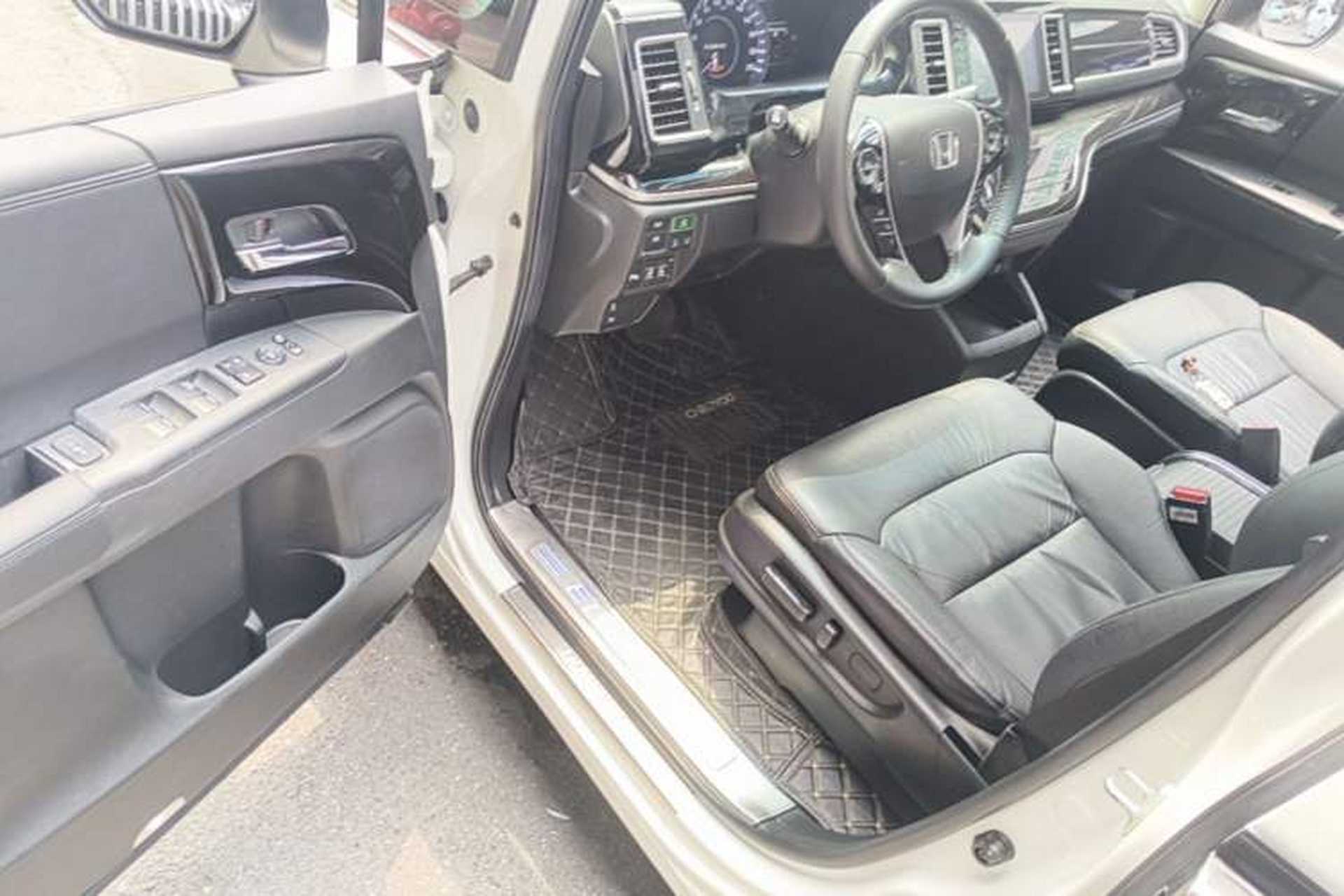 Used Honda Elysion 2019 2.0L Hybrid Luxury Edition Driver Seat