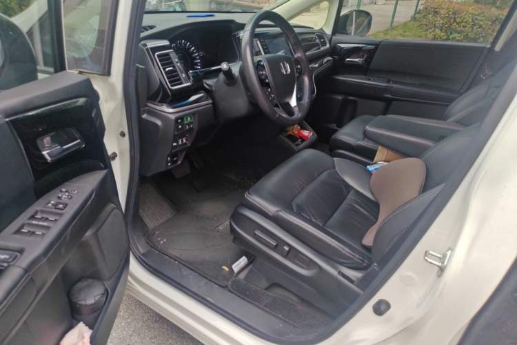 Used Honda Elysion 2019 2.0L Hybrid Supreme Edition Driver Seat